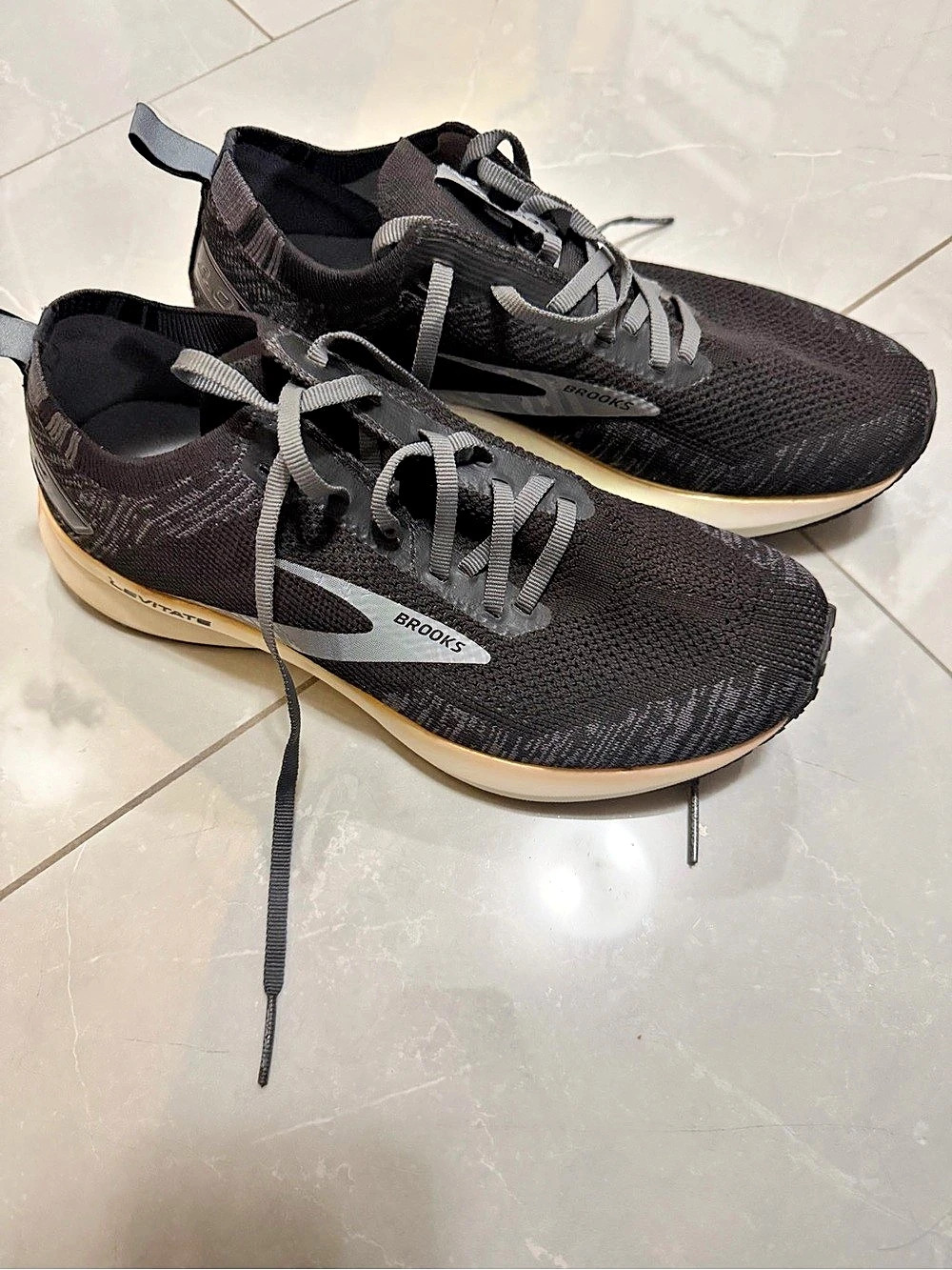Brooks Levitate 4 Women's Athletic Shoes Black US 8.5